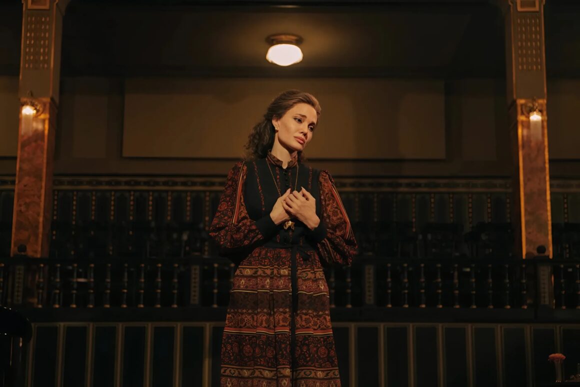 Angelina Jolie Wearing 70s Costume in Maria